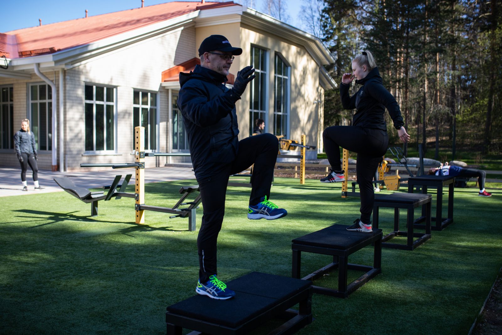 Liikkujia Kivimaan uimahallin ulkokuntosalilla.