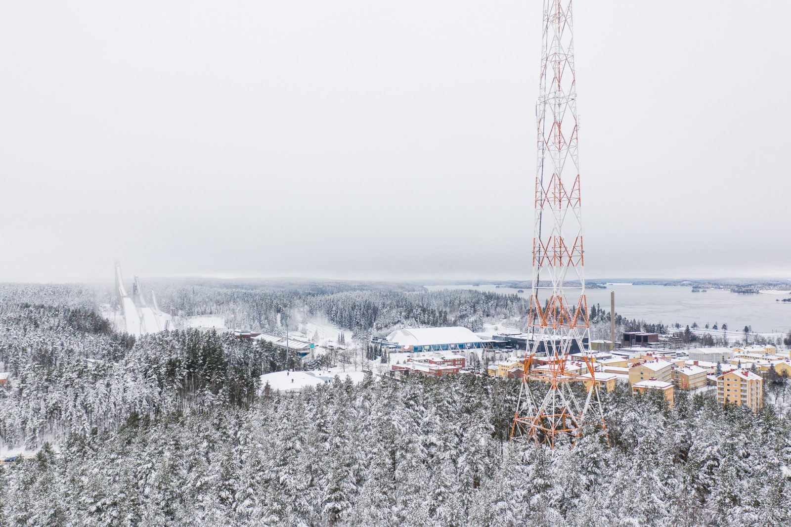 Illmakuvassa talvimaisema