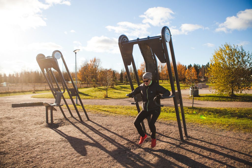 Keskuspuiston ulkoliikuntavälineet ovat käytössä vuoden jokaisena päivänä