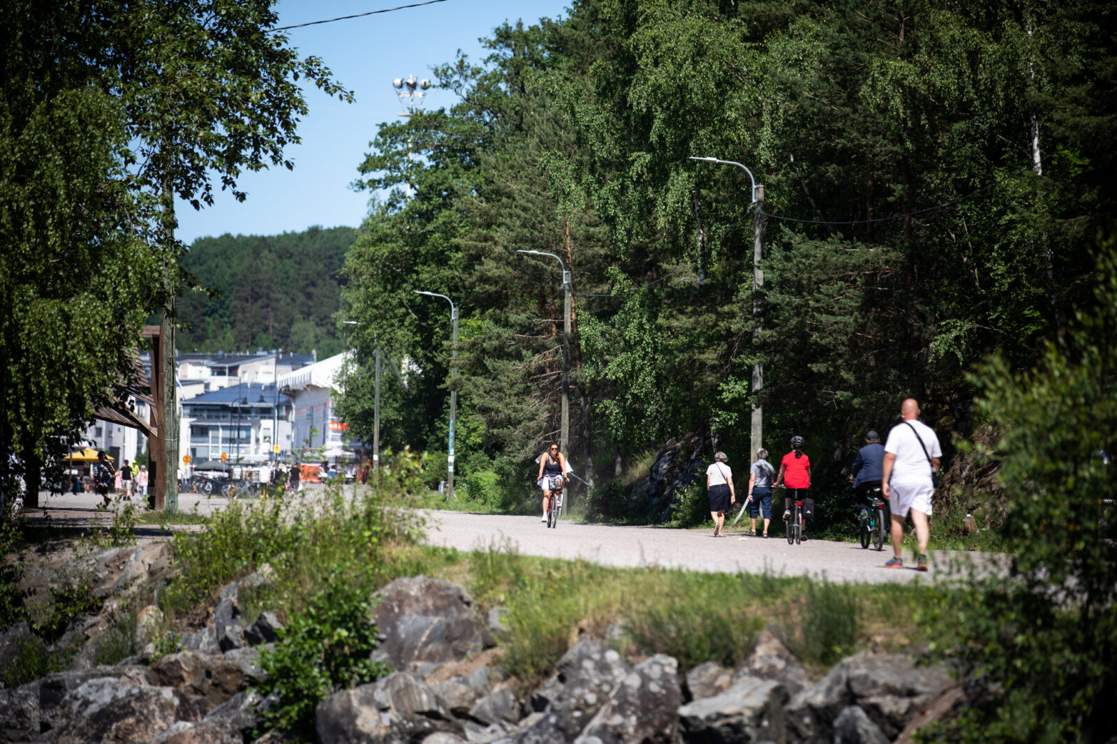 Kuva satamaraitin kevyen liikenteen väylästä