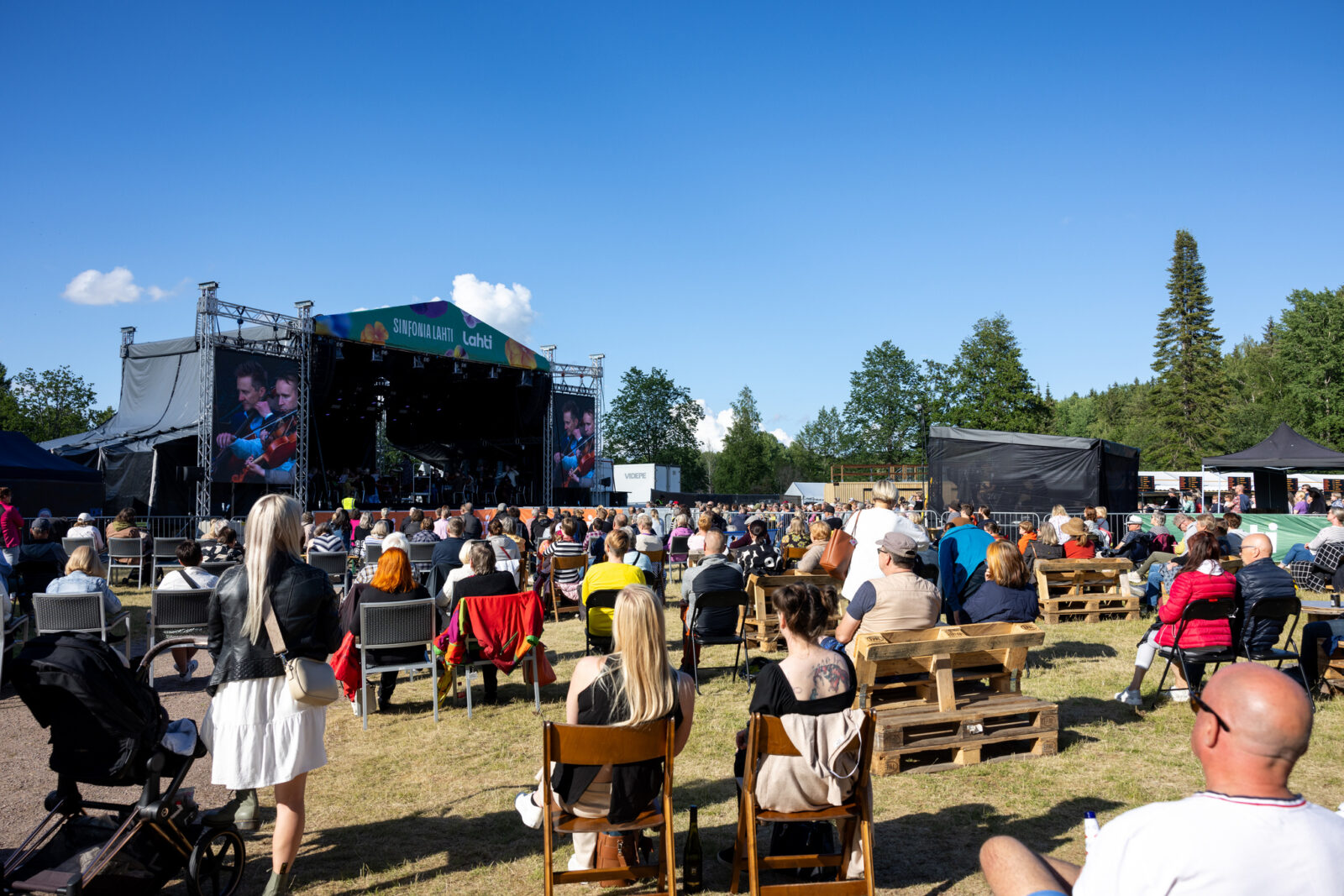 Sinfonia Lahden puistokonsertti Mukkulan tapahtumapuistossa kesällä 2024.